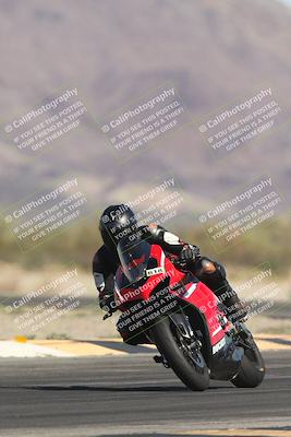 media/Oct-30-2025-Racers Edge (Thu) [[dabbdaf680]]/3-B Group/Session 2 (Turn 14)/